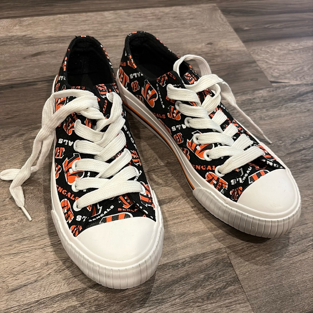 Cincinnati Bengals women’s size 7 low top tennis shoes